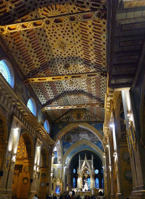 Interior de Santo Domingo, Quito