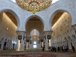 Interior de la mezquita Sheikh zayed