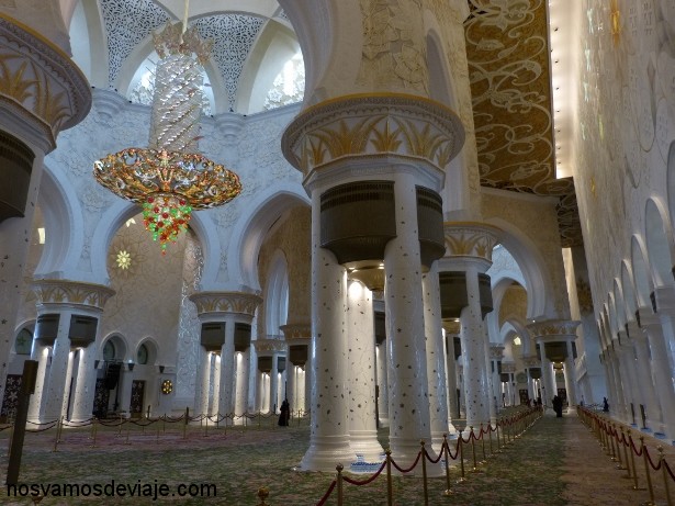 Vista interior de la mezquita sheikh Zayed